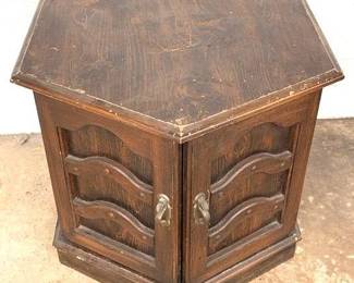 621 - Cabinet Stand - 19.5" x 25" x 25"