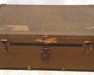 355 - Flat Top Trunk w/ tray - 13" x 31" x 17"