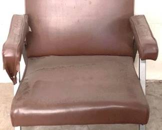 1039 - Chair - 32" x 26" x 30"