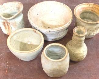 902 - 6 Pottery Items