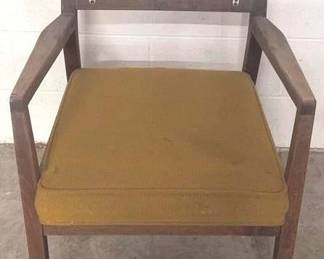 1099 - Chair - 32" x 24" x 28"