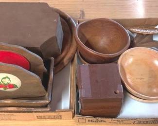 1060 - 2 Trays of Assorted Items