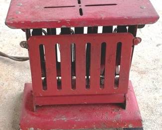 567 - Antique Star-RiteToaster - 7" x 7" x 4" You are buying a used as-is electric/electronic item. We do not guarantee all components are present, and if it is not expressly stated, it is untested.