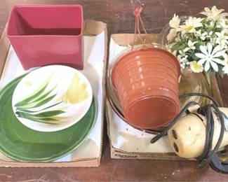853 - 2 Trays of Assorted Items You are buying a used as-is electric/electronic item. We do not guarantee all components are present, and if it is not expressly stated, it is untested.