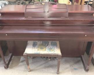 778 - Lester Piano & Bench Piano - 42" x 55" x 36" Bench - 18" x 22" x 14"