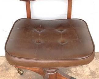 625 - Office Chair - 32" x 20" x 20"