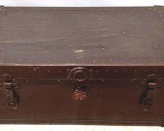 403 - Flat Top Trunk - 16" x 30" x 17"