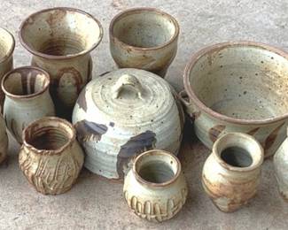 770 - Lot of 11 Pottery Items