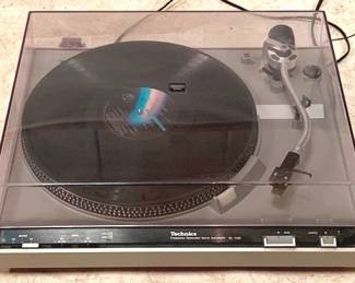 154 - Technics SC220 Record Player - 12x14x5 You are buying a used as-is electric/electronic item. We do not guarantee all components are present and if it is not expressly stated, it is untested.