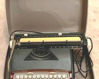 426 - Sears Typewriter w/ case - 6" x 17" x 14" You are buying a used as-is electric/electronic item. We do not guarantee all components are present, and if it is not expressly stated, it is untested.