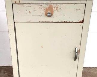 672 - Metal Storage Cabinet - 35" x 20" x 16"