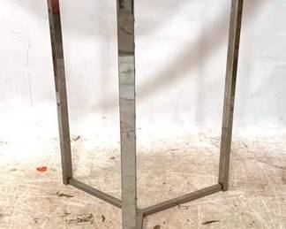 507 - Metal Clothes Rack - 48" x 48"