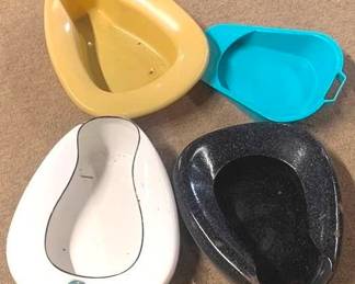 1088 - Lot of 4 Bedpans