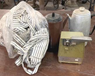 885 - Lot of Assorted Items You are buying a used as-is electric/electronic item. We do not guarantee all components are present, and if it is not expressly stated, it is untested.