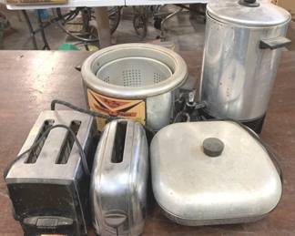 882 - Lot of Assorted Items You are buying a used as-is electric/electronic item. We do not guarantee all components are present, and if it is not expressly stated, it is untested.