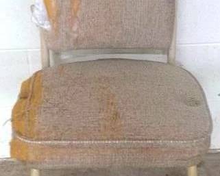 1095 - Chair - 36" x 17" x 18"