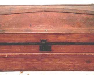 41 - Dome Top Trunk w/ tray - 16" x 30" x 15"
