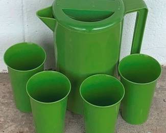 928 - Plastic Drink Serving Set