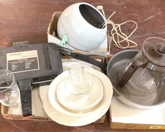 832 - 3 Tray Lot of Assorted Items