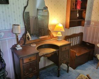 ANTIQUE VANITY
