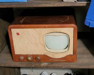 ANTIQUE TV