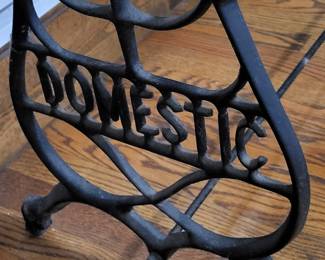 DOMESTIC SEWING MACHINE TABLE