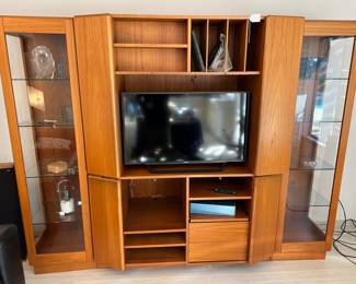 DANISH VINTAGE ENTERTAINMENT CENTER - VINTAGE & FAB!