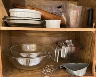 Large Glass Mixing Bowls, Measuring Cups, Pie Plates, Rolling Pin & Other Baking Supplies (12 Pieces)
Lot #: 104