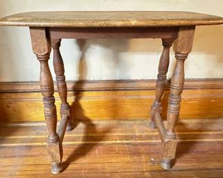 Cushman Vintage Solid Wood Hall Table, Bennington, Vermont
Lot #: 82
