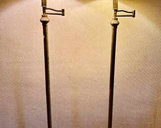 Set Vintage Floor Lamps
Lot #: 133