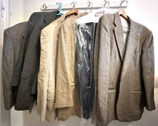 3 Large Men's Suits & 3 Sports Jackets By Brooks Brothers, Ralph Lauren, Bill Blass & More
Lot #: 67