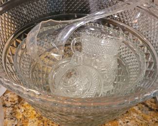 Vintage punch bowl full set in box