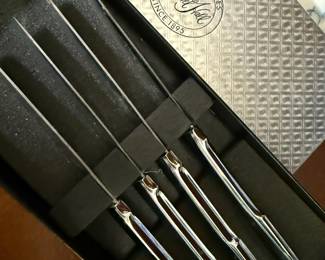 Set of 4 Carvel Hall Stainless Steel Steak Knives