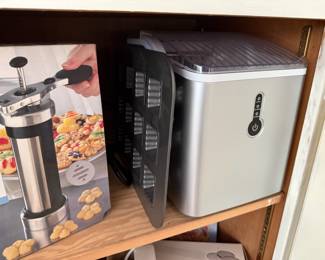 Wilton Disk Cookie Press, Countertop Ice Maker