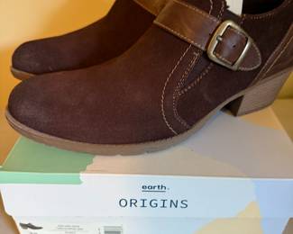 Earth Origins Oakland Brown Suede Ankle Boots – Size 12