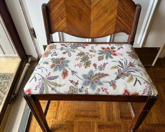 R40 - $50 - Vanity Chair. Has Been reupholstered and has signs of wear on the legs. See attached photos. 22W x 15D x 18 Floor to Seat / 27 Overall Height