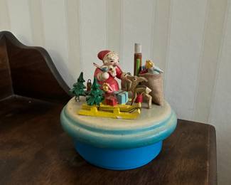 R110 - $50 - Thornes Christmas Music Box - not currently working.