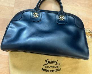R66 - $150 -Vintage Gucci Purse. Color: Navy