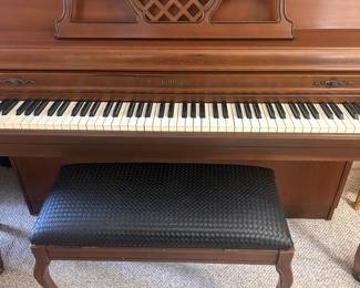 R125 - $100 - Kimball Artist Console Piano and bench. YOU WILL NEED TO HIRE MOVERS TO GET THIS OUT! No sticky keys!