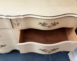 R76 - $350 - Dresser w/ Vanity - 55w x 19D x32T (measurements without mirror)
