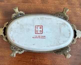 R64 - $30 - Hua Rong Tang Zhi Porcelain Soap Dish