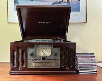 R89 - $30 - Working well! Crosley CR74 Record and CD player w/ AM/FM Radio 2008 Cherry Wood - 16.5"x10"x12.25"