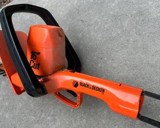 R129 - $20 - Black & Decker Corded Hedge Trimmer