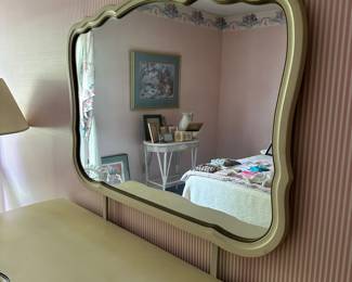 R76 - $350 - Dresser w/ Vanity