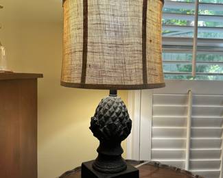 R91 - $20 - Table Lamp. Works! Shade is in great condition. 26"Tall
