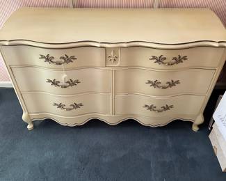 R76 - $350 - Dresser w/ Vanity - 55w x 19D x32T (measurements without mirror)