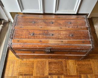 R88 - $60 - Wooden Trunk. No key. - 27W x 15D x 14T