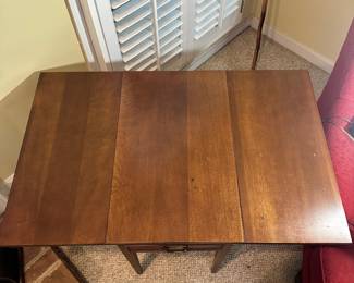 R31 - $125 PAIR - Mahogany Side Tables. Some small Knicks across the top. See all photos. Measure 15W x 23D x 26T (not extended) 36W when extended