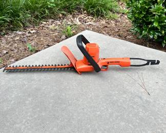 R129 - $20 - Black & Decker Corded Hedge Trimmer