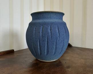 R101 - $25 - Fat Beagle Pottery 2005.